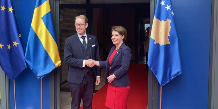 Ministri i Jashtëm i Suedisë në Kosovë, pritet nga Gërvalla