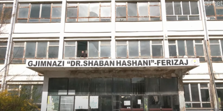 Kushtet e rënda për gjimnazistët ferizajas