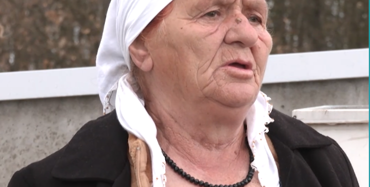 Nëna rrëfen përpjekjet për ta shpëtuar djalin, të cilin serbët ja vranë në Masakrën e Çikatovës