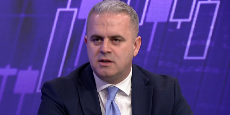 Azemi thotë se Qeveria Kurti mund ta mënjanonte ngritjen e çmimit të energjisë