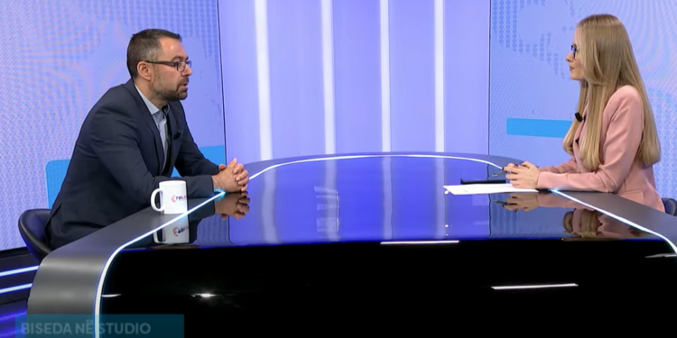 Jakup Krasniqi po shkruan libër të ri në Hagë