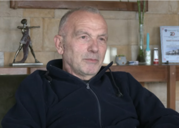 Sylejman Kllokoqi si kameramani i AP-së ishte i pari në Hagë në ditën që vdiq Millosheviqi