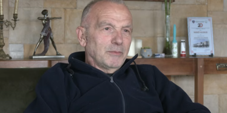 Sylejman Kllokoqi si kameramani i AP-së ishte i pari në Hagë në ditën që vdiq Millosheviqi