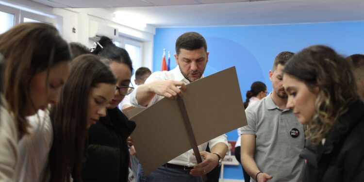 Krasniqi për marshin: Do t’i tregojmë botës se sa krenarë jemi me historinë tonë të lavdishme