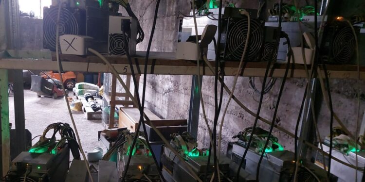 Sekuestrohen 20 pajisje për kriptovaluta në veri të Mitrovicës