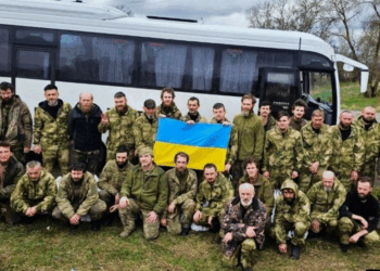 Ukraina: 130 ushtarë janë liruar “në këmbimin e madh të të burgosurve për Pashkë”