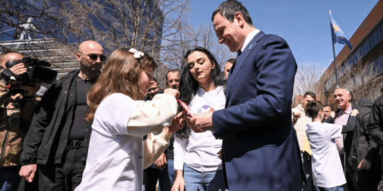 Kurti: Zotohemi për përkushtimin e Qeverisë për përmbushjen e obligimeve për personat me aftësi të veçanta