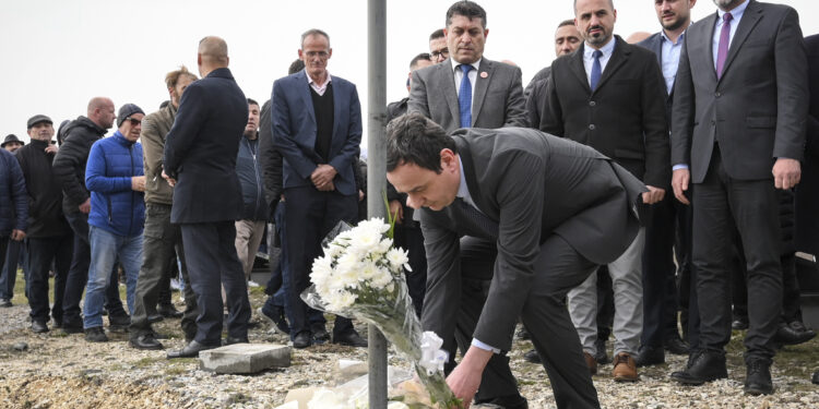 Kurti nga homazhet në Marec dhe Makoc: Angazhimin për drejtësi për viktimat, ndëshkim për kriminelët