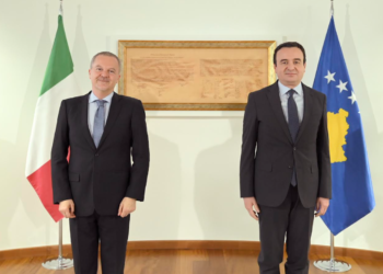 Kurti takohet me De Riun, flasin për vazhdimësinë e marrëdhënieve mes Kosovës e Italisë