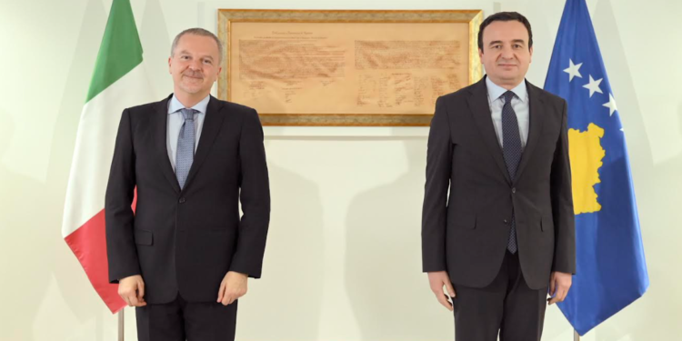 Kurti takohet me De Riun, flasin për vazhdimësinë e marrëdhënieve mes Kosovës e Italisë
