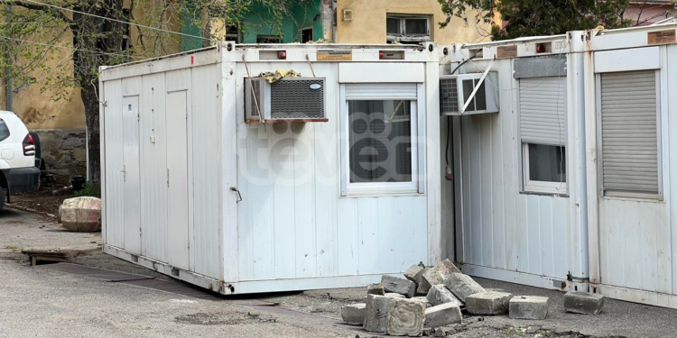 Mbërrijnë në veri kontejnerët ku do të votohet më 23 prill, po ruhen në stacione policore