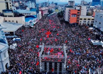 Dhjetëra mijëra njerëz kërkojnë drejtësi