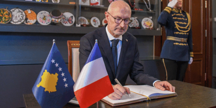 Ambasadori francez: Zgjedhjet me kaq pak votues nuk kontribuojnë në një zgjidhje politike