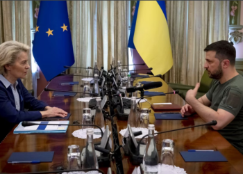 Zelensky dhe Von der Leyen flasin për sanksionet e reja të BE-së ndaj Rusisë