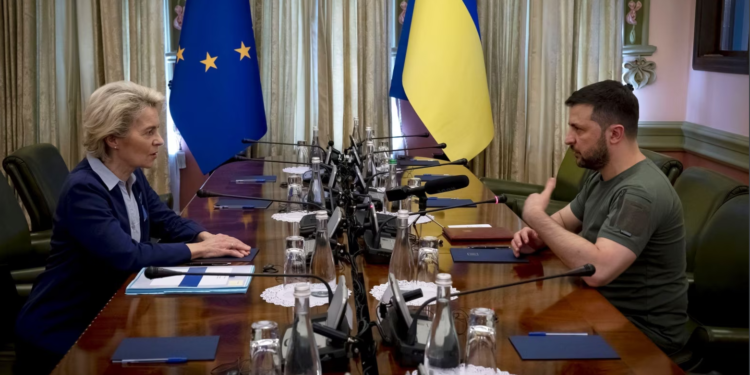 Zelensky dhe Von der Leyen flasin për sanksionet e reja të BE-së ndaj Rusisë