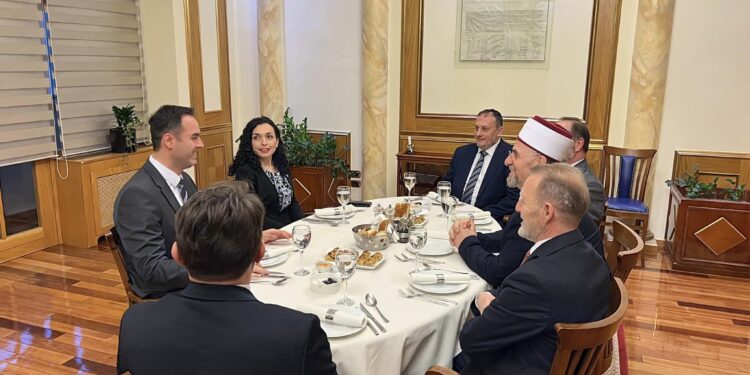 Konjufca bashkë me Osmanin shtrojnë iftar për udhëheqësinë e BIK-ut