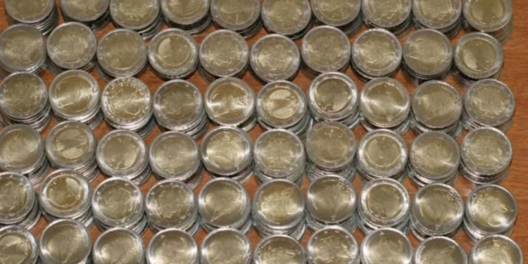 Policia konfiskon mbi 10 mijë euro të falsifikuara në bankota nga dy euro