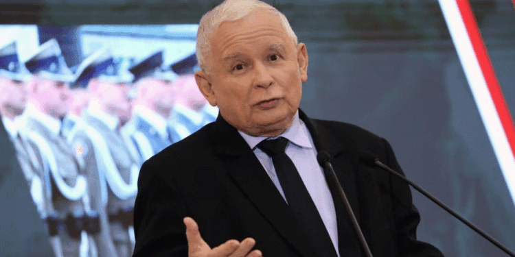 Polonia ndalon importet e grurit ukrainas për të mbrojtur bujqit lokalë