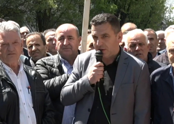 “Pritni deri në fund të majit për një shpërblim”, Llumnica tregon “gënjeshtrën” e Bordit të KEK-ut