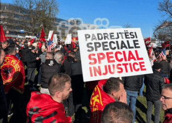 Përfundon protesta e shqiptarëve para Gjykatës Speciale në Hagë