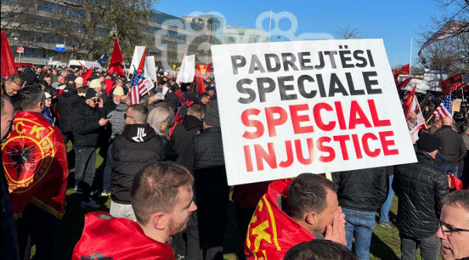 Përfundon protesta e shqiptarëve para Gjykatës Speciale në Hagë