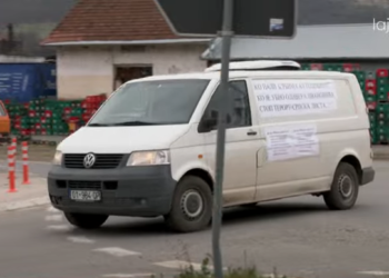 Kush po i djeg makinat e serbëve në veri?