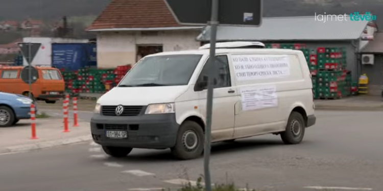 Kush po i djeg makinat e serbëve në veri?