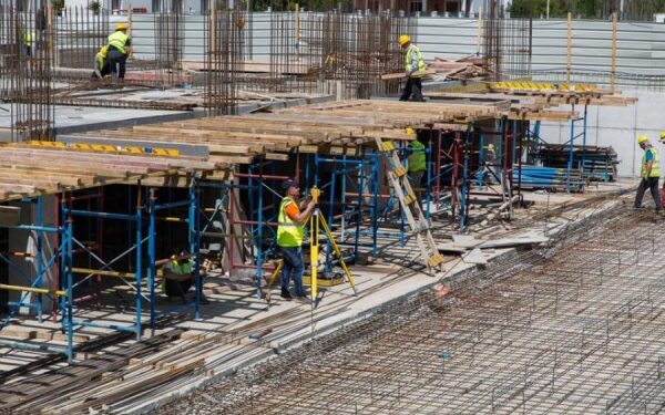 Bie importi i materialeve të ndërtimit dhe metaleve në Shqipëri