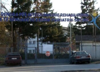 Vdes një person në Qendrën Integruese Rehabilituese në Shtime