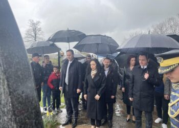 Krerët e shtetit nderojnë viktimat e masakrës së Poklekut, në 24-vjetorin e rënies