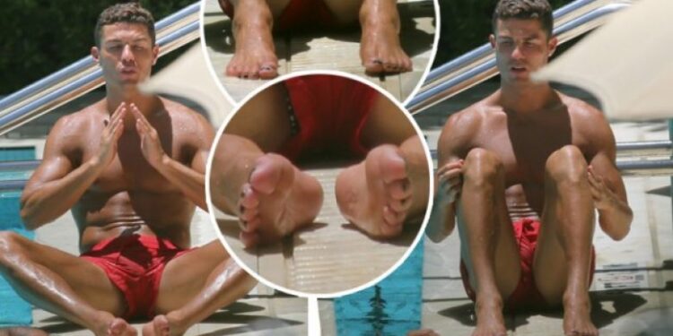 Pse Ronaldo i lyen thonjtë me ngjyrë të zezë?