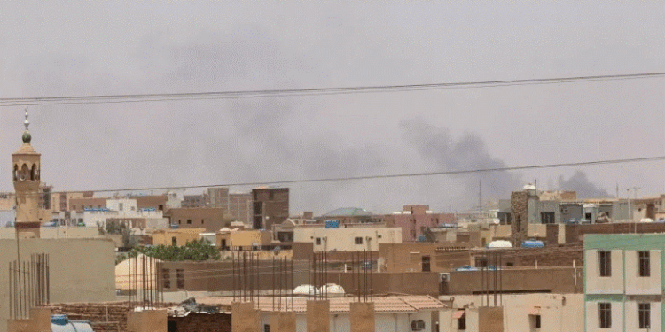 Luftimet në Sudan: Blinken thotë se është qëlluar autokolona diplomatike amerikane