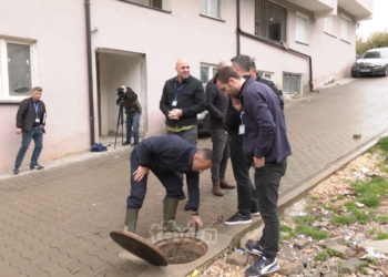 Shkyçen nga uji i pijes dy komplekse banesore në Prishtinë