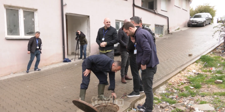 Shkyçen nga uji i pijes dy komplekse banesore në Prishtinë