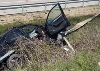 Vdes një 15-vjeçar në aksident trafiku në Shqipëri