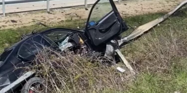 Vdes një 15-vjeçar në aksident trafiku në Shqipëri