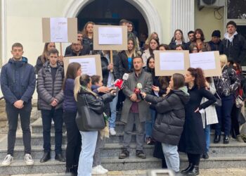 Marshojnë studentët, kërkojnë nga menaxhmenti i UP-së përjashtimin e profesorit Bejta