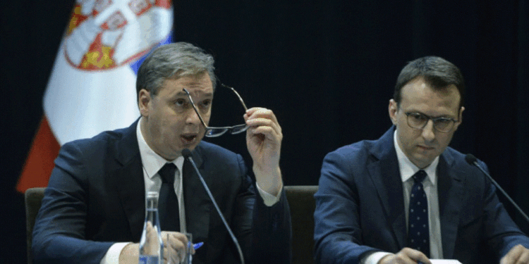 Nis takimi i Vuçiqit me serbët e Kosovës në Rashkë