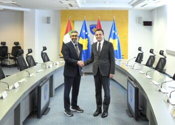 Kurti i fton Emiratet e Bashkuara Arabe t’i shohin mundësitë për investime në Kosovë