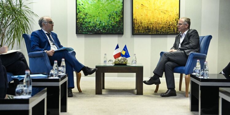 Bislimi takohet me diplomatët francezë: Projekte të ndryshme në mes të dy vendeve po fillojnë të marrin formë