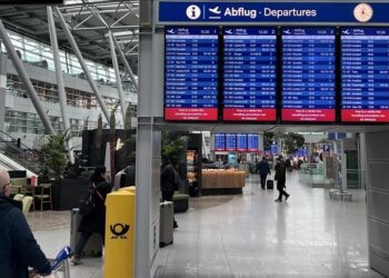 Qindra fluturime pritet të anulohen për shkak të grevave në Gjermani