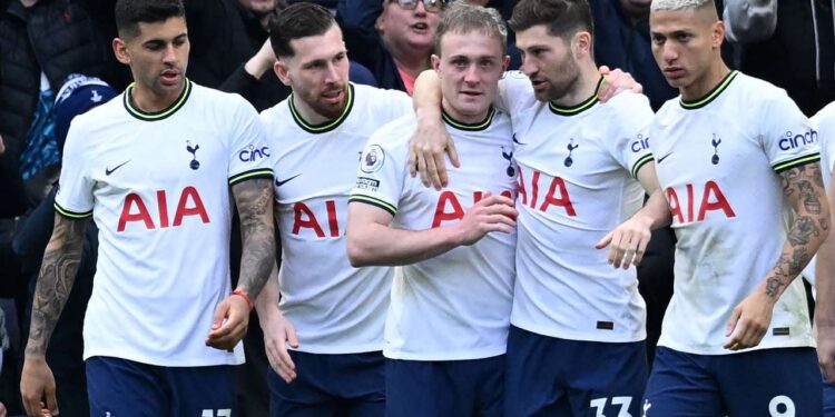 Në kërkim të trajnerit, Tottenham dëshiron të “grabisë” objektivin e Chelsea-t