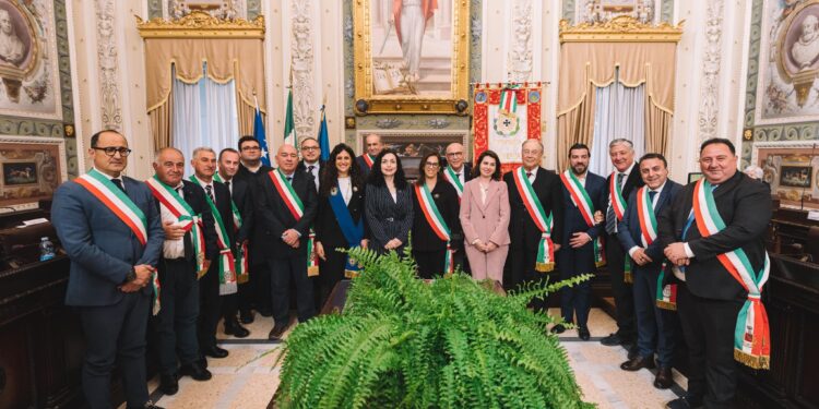 Osmani takon kryetarët e komunave arbëreshe, diskutojnë për raportet mes Kosovës dhe Kozencës