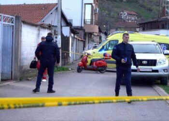 Sot varroset gruaja që dyshohet se u vra nga i biri në Pejë