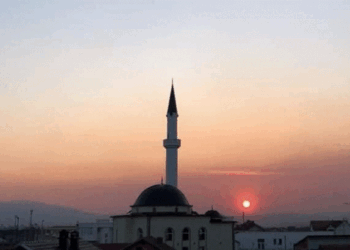 Imami nga Fushë-Kosova thotë se u sulmua fizikisht pas Namazit të Teravive