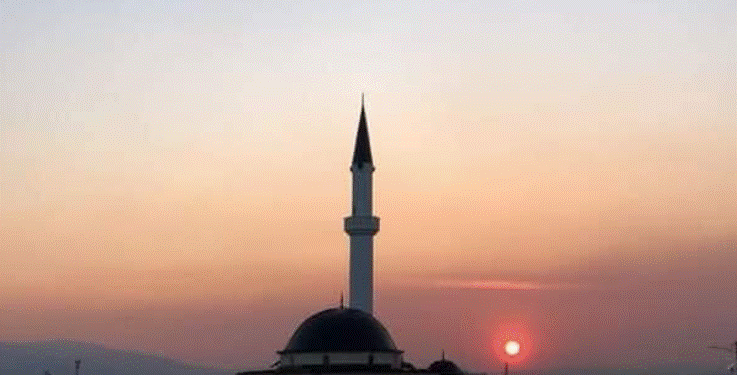 Imami nga Fushë-Kosova thotë se u sulmua fizikisht pas Namazit të Teravive