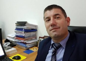 Avokati Smakiqi: Bordi i KEK-ut duhet ta largojë përkohësisht nga puna Nagip Krasniqin