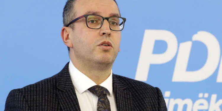 Gjoshi: Kurti e Osmani po e hedhin sovranitetin dhe Kosovën në “kontejnerë”