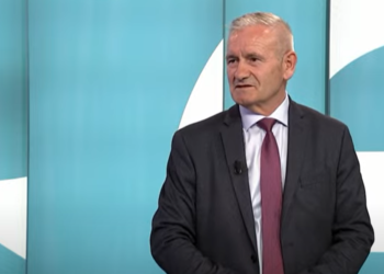 Elezaj: Në Klinë kemi nga 200 nxënës më pak në vit