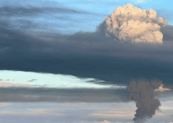 Zjarr i madh në Krime pas sulmit me dron